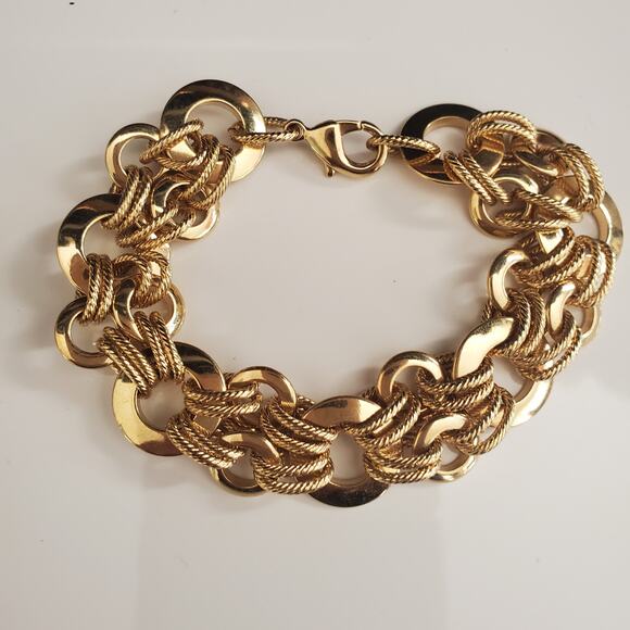 Circular Link Bracelet Smooth and Textured Gold Tone Finish 6 3/4 Inches Long - Picture 5 of 6